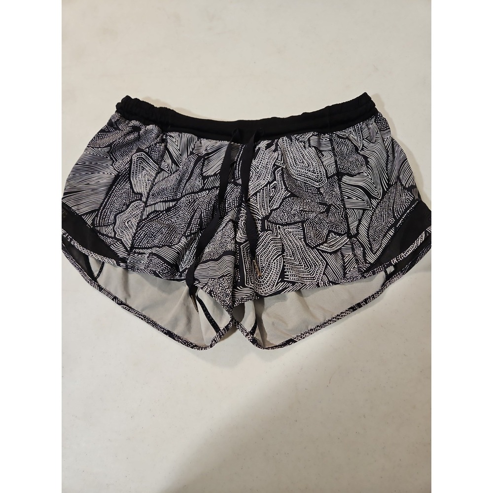 Lululemon Womens Hotty‎ Hot Short Dottie Tribe White Black Women's Size 10 (L69